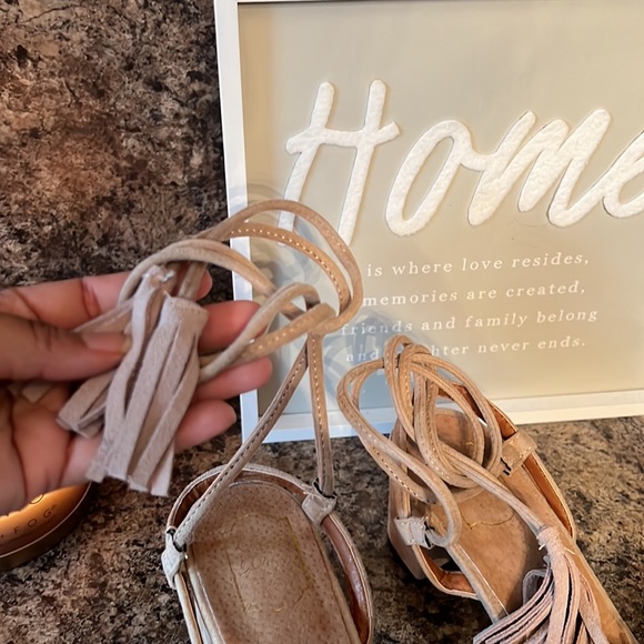 Beige fringe tie-up sandals with tassels - Picture 2 of 5